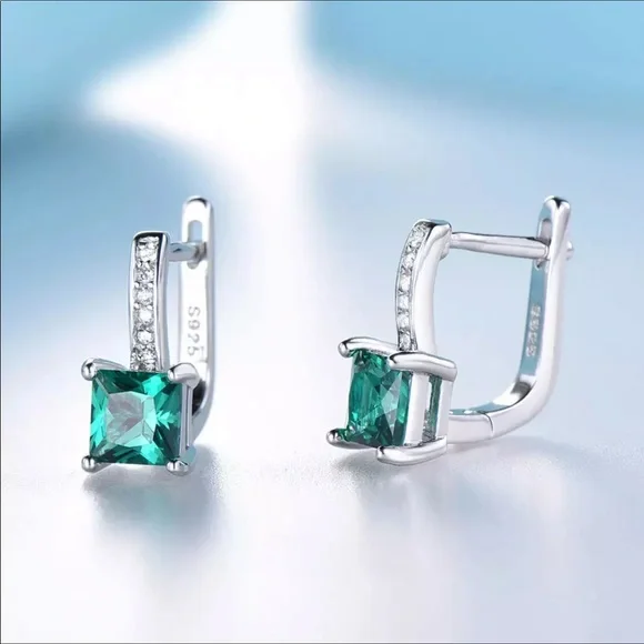🌟 Emerald Sterling Silver Earring - Picture 1 of 6
